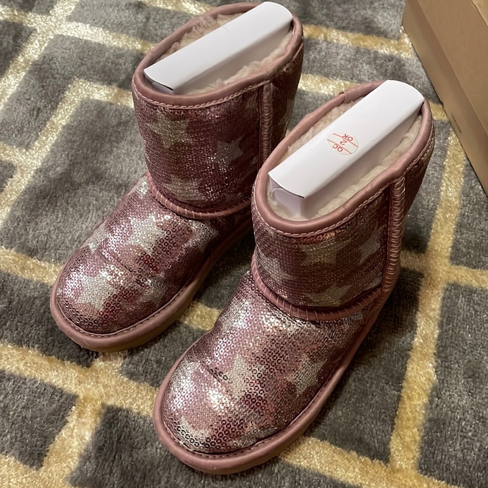 Uggs toddler girl size 12